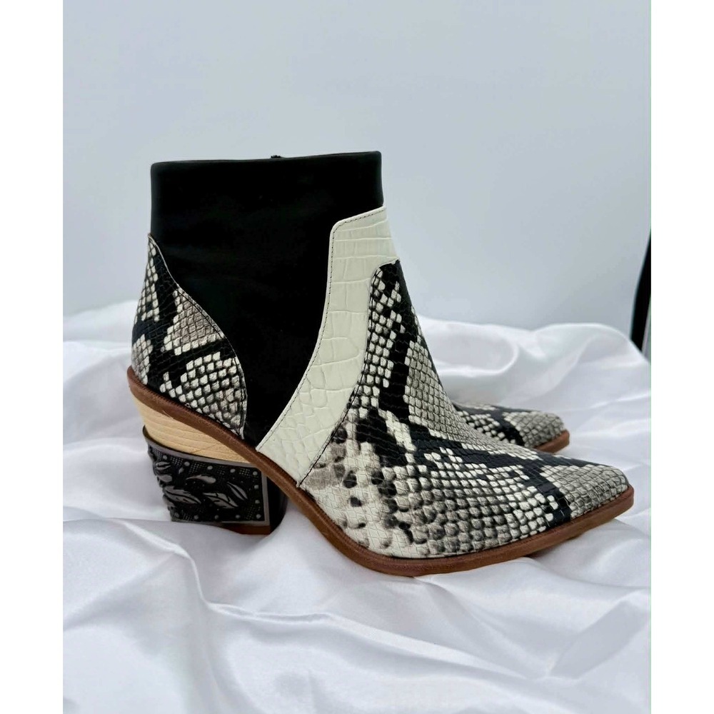 Gianni Bini Snakeskin Western Ankle Boots Floral Embossed Heel Black Cream 7.5M